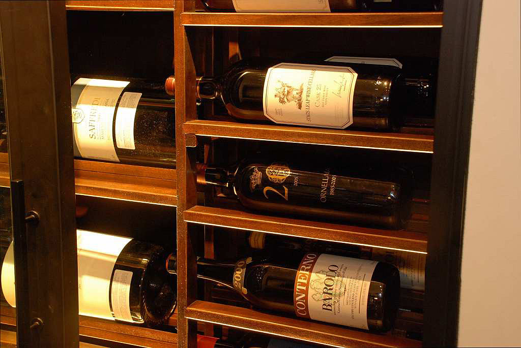 Idea Gallery - Restaurant Wine Displays